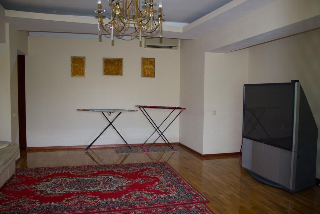 Ala Hostel Almaty Exterior photo